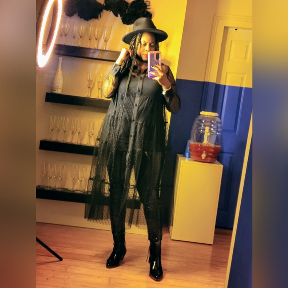 Meet your Posher, She She - Picture 4 of 7